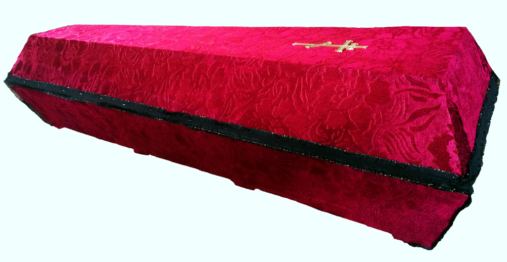 Уральские пельмени похоронен бюро. Гроб Версаче бархатный. Красный гроб. Красный бархатный гроб. Гроб бархатный бордовый.